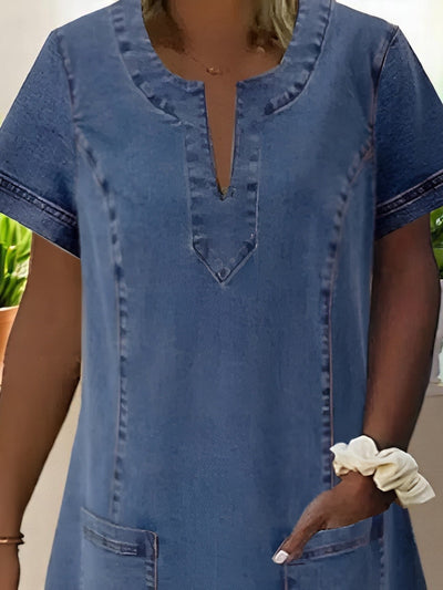 Julia | Mjuk Denim Klänning med Framfickor
